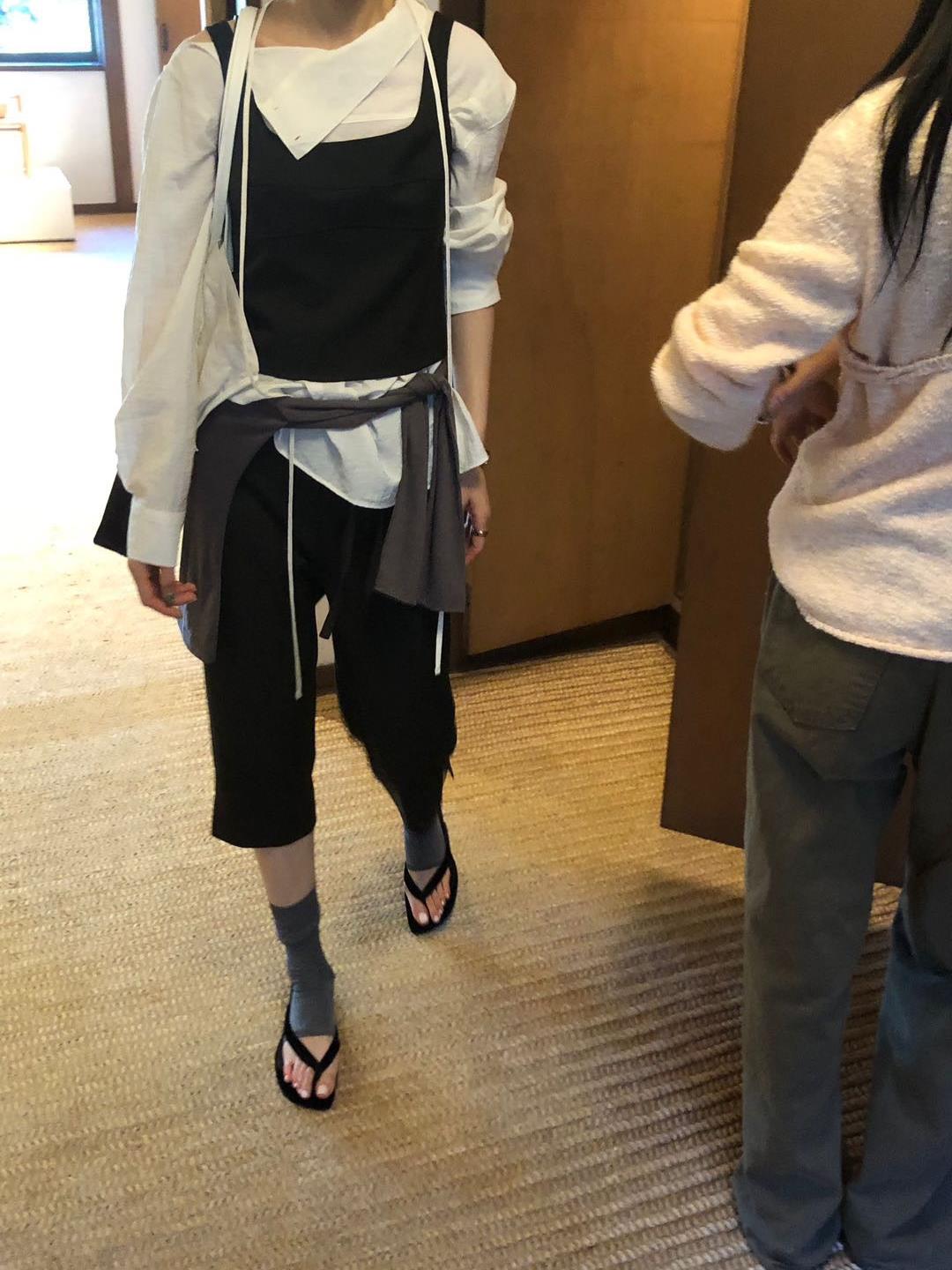 排扣短版西裝背心